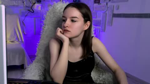 kelliebanshe online show from April 13, 2026, 4:51 am