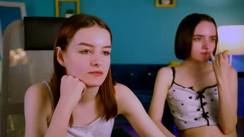 kelliebanshe online show from April 21, 2026, 4:52 am