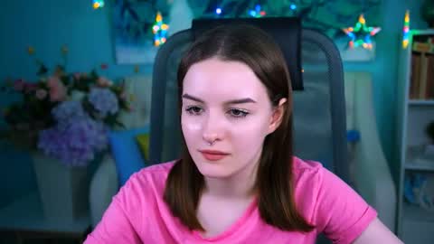 kelliebanshe online show from July 17, 2026, 2:07 am