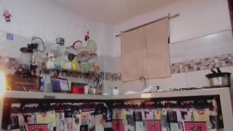 kelly__thomson online show from December 18, 2024, 1:59 am