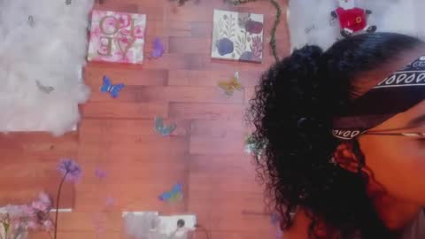 kelly__thomson online show from December 19, 2024, 3:29 am