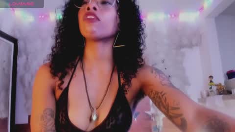 kelly__thomson online show from February 4, 2025, 9:20 pm