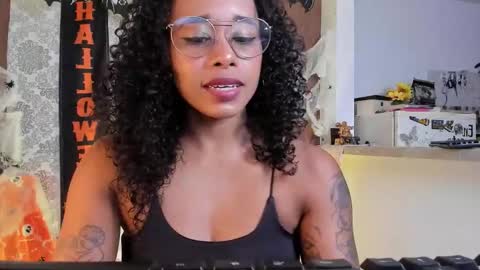 kelly__thomson online show from October 30, 2025, 10:43 pm