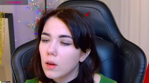 Kelly online show from December 16, 2025, 9:47 am