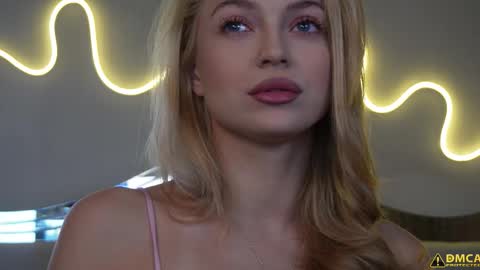 Kelly online show from October 3, 2025, 5:26 am