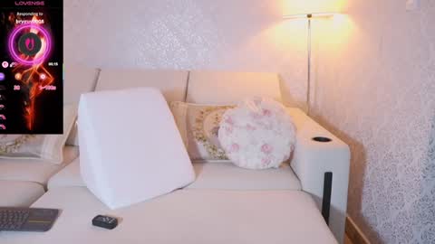 vanessa online show from March 8, 2026, 5:50 pm