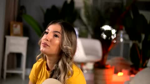 Snapshot of kellymathews chatting on October 31, 2025, 1:50 am Denise online show from October 31, 2025, 1:50 am