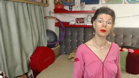 kelly online show from November 6, 2025, 6:42 pm