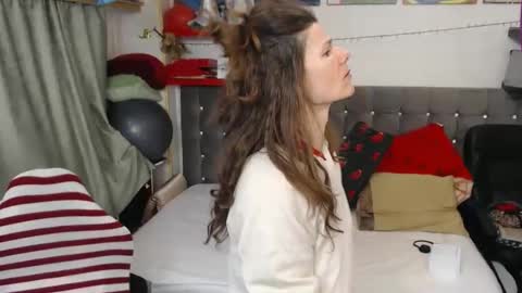 kelly online show from February 21, 2026, 6:42 pm