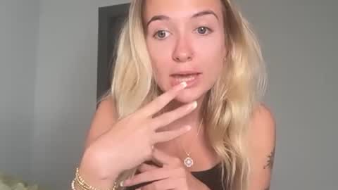 Snapshot of kelseyblu chatting on May 17, 2026, 12:08 am Kelsey Blu online show from May 17, 2026, 12:08 am
