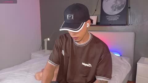   online show from November 8, 2025, 11:32 am