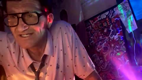 kencam70 online show from April 20, 2026, 3:53 am