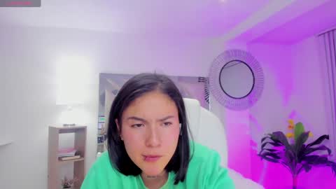 Kendall Jenner online show from January 6, 2025, 7:20 am