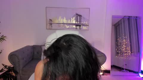 Kendall Jenner online show from January 16, 2025, 1:37 am