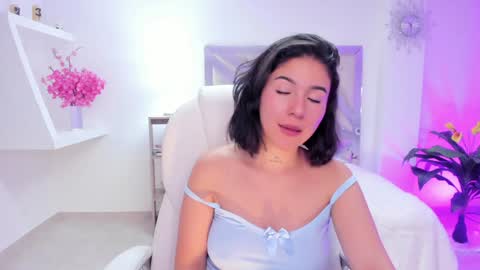 Kendall Jenner online show from January 21, 2025, 4:43 am