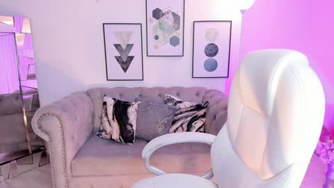 Kendall Jenner online show from January 23, 2025, 5:56 am