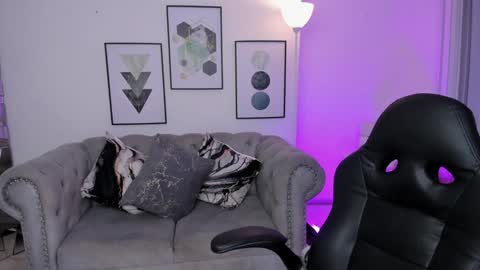 Kendall Jenner online show from January 29, 2025, 1:58 am