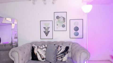 Kendall Jenner online show from January 30, 2025, 8:22 am