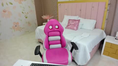 Kendall no Jenner  online show from December 3, 2025, 11:30 am