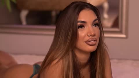 Kendal online show from September 23, 2025, 6:00 pm