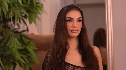 Kendal online show from October 26, 2025, 5:35 am