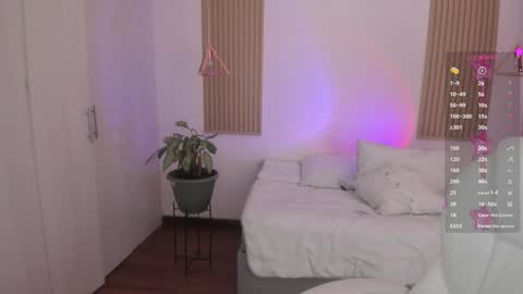 Kendall  online show from September 23, 2025, 8:12 pm