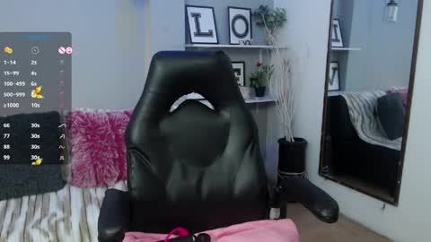 Snapshot of kendallwood_ chatting on May 4, 2026, 9:00 pm Kendall online show from May 4, 2026, 9:00 pm