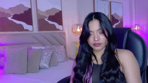 Kendal online show from November 8, 2025, 1:50 am