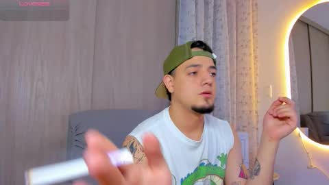 kendel_dimitri online show from November 18, 2025, 2:17 am