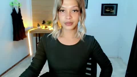 Snapshot of kendra_lunaxx chatting on May 18, 2026, 9:48 am kendra_lunaxx online show from May 18, 2026, 9:48 am