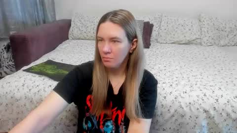 Snapshot of kendra_xx_ chatting on June 1, 2026, 11:17 pm Kendra online show from June 1, 2026, 11:17 pm