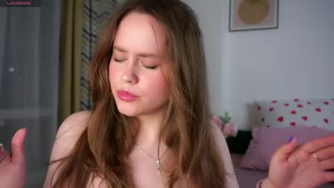 Snapshot of kendraedger chatting on May 6, 2026, 10:37 pm Kira online show from May 6, 2026, 10:37 pm