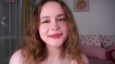 Snapshot of kendraedger chatting on May 17, 2026, 10:39 pm Kira online show from May 17, 2026, 10:39 pm