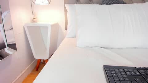 Kendral  online show from February 7, 2025, 9:47 am