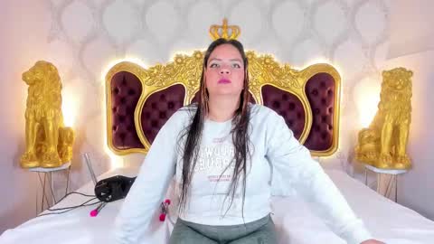 Kendral  online show from October 21, 2025, 4:35 am