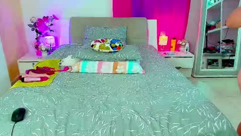 kendralove online show from October 18, 2025, 2:47 am