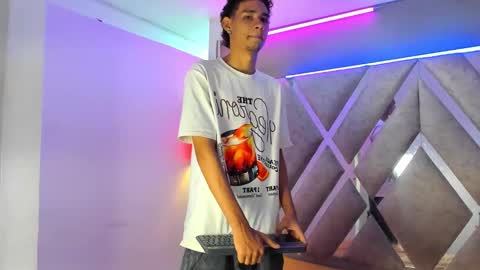 Snapshot of kenix_7 chatting on November 7, 2025, 9:37 pm kenix online show from November 7, 2025, 9:37 pm