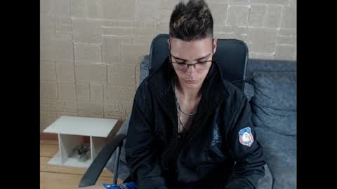 kenn_boy_ online show from January 22, 2025, 6:31 pm