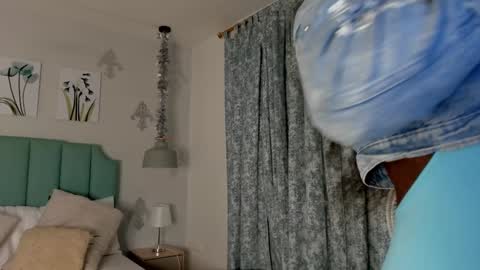 kentha_mitchells online show from January 18, 2025, 10:49 am