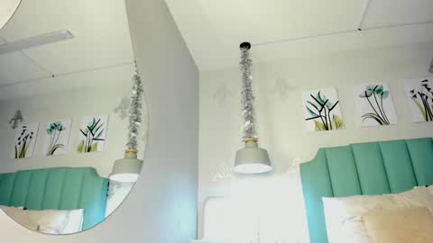 kentha_mitchells online show from March 6, 2025, 4:49 pm