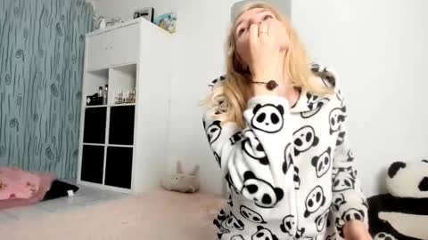 Kenzie online show from October 11, 2025, 6:12 am