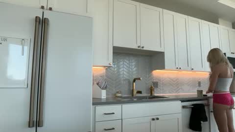 Snapshot of kenziesmithh chatting on March 2, 2026, 9:43 pm kenziesmithh online show from March 2, 2026, 9:43 pm