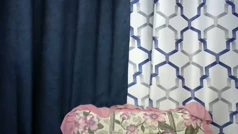 kering_lovly online show from November 7, 2025, 11:38 pm