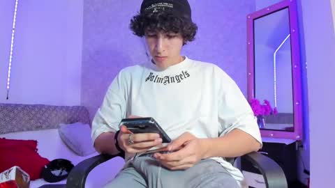 Snapshot of kervs__ chatting on January 16, 2025, 10:44 pm Kev online show from January 16, 2025, 10:44 pm