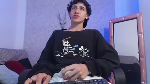Snapshot of kervs__ chatting on February 17, 2025, 10:47 pm Kev online show from February 17, 2025, 10:47 pm