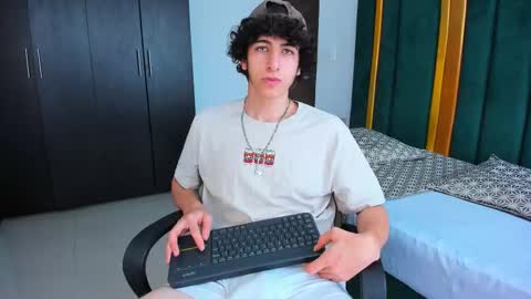 Snapshot of kervs__ chatting on September 11, 2025, 5:35 pm Kev online show from September 11, 2025, 5:35 pm