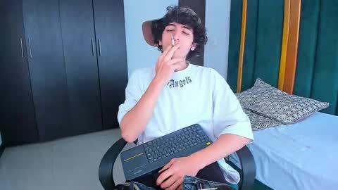 Snapshot of kervs__ chatting on September 14, 2025, 5:34 pm Kev online show from September 14, 2025, 5:34 pm