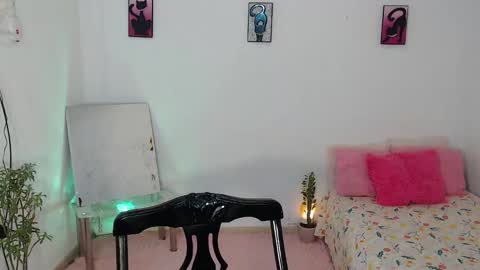 Mia  online show from October 8, 2025, 3:42 pm