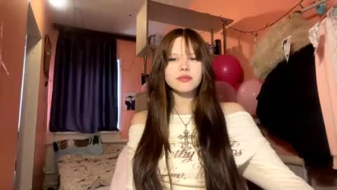 Lina online show from April 17, 2026, 5:43 am