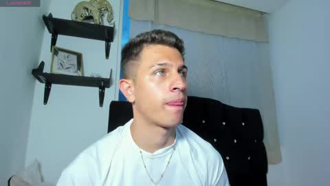 Snapshot of kevin_ahs1 chatting on June 1, 2026, 11:17 pm Kevin Ahs online show from June 1, 2026, 11:17 pm